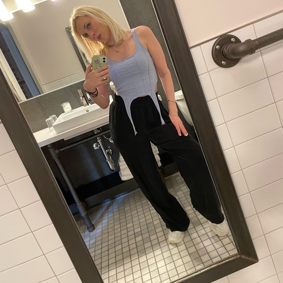 My style thanks for browsing my closet! ☀️💛☀️💛☀️ - Picture 4 of 16